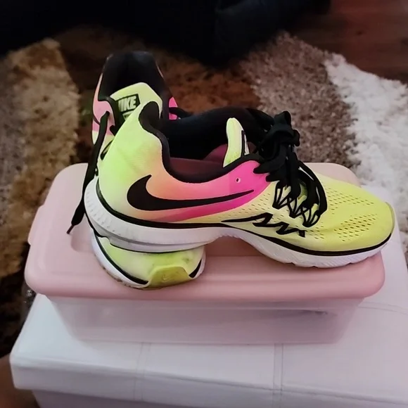 Women shoes - Picture 2 of 4